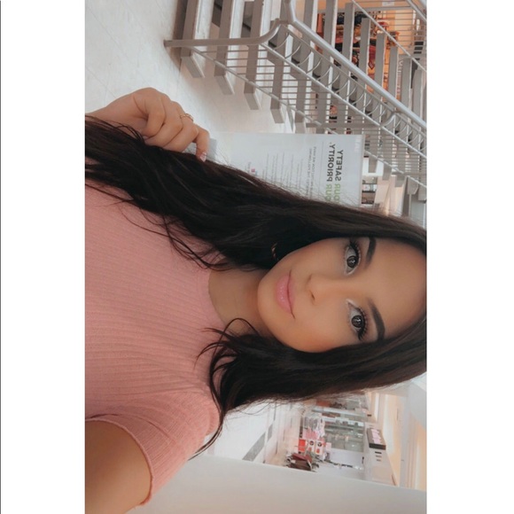 Meet your Posher, Alessandra - Picture 1 of 1